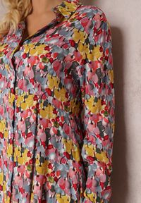 Renee - Różowa Sukienka Artomeda. Kolor: różowy. Materiał: zamsz. Długość rękawa: długi rękaw. Wzór: aplikacja, kwiaty, kolorowy. Typ sukienki: koszulowe. Długość: maxi #3