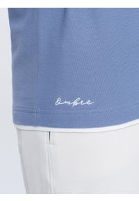 Ombre Clothing - Męska bawełniana koszulka polo z kontrastowymi wykończeniami – niebieska V3. Typ kołnierza: polo. Kolor: niebieski. Materiał: bawełna. Wzór: haft #6