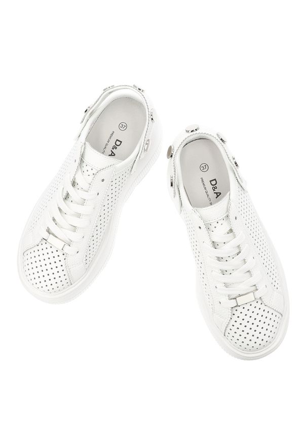 Klapki damskie S.Barski, ze skóry naturalnej licowej ażurowa cholewka platforma sznurowane styl casual, białe, LR61-7088. Okazja: na co dzień. Kolor: biały. Materiał: skóra. Wzór: ażurowy. Obcas: na platformie. Styl: casual