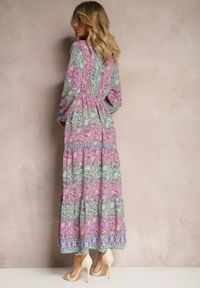 Renee - Różowa Sukienka z Dekoltem w V o Rozkloszowanym Fasonie w Print Paisley Akka. Okazja: na co dzień. Kolor: różowy. Materiał: zamsz, skóra. Wzór: paisley, nadruk. Styl: elegancki, casual