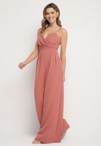 Born2be - Ciemnoróżowy Kombinezon z Trójkątnym Dekoltem na Cienkich Ramiączkach Iliantia. Okazja: na co dzień. Kolor: różowy. Długość rękawa: na ramiączkach. Długość: długie. Styl: casual #2