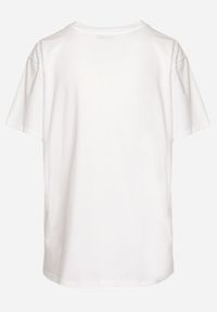 Born2be - Biały Bawełniany T-shirt Koszulka z Krótkim Rękawem Ozdobiona Nadrukiem Tesilda. Okazja: na co dzień. Kolekcja: plus size. Kolor: biały. Materiał: bawełna. Długość rękawa: krótki rękaw. Długość: krótkie. Wzór: nadruk, aplikacja. Styl: casual, elegancki