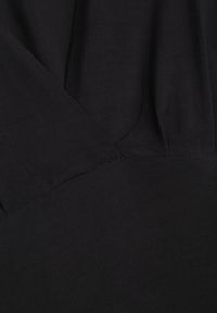 Born2be - Czarna Gładka Sukienka Mini Taliowana z Falbankami Wokół Ramion Zynnas. Typ kołnierza: kołnierz z falbankami. Kolor: czarny. Wzór: gładki. Sezon: lato. Długość: mini #3