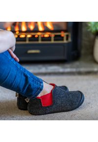 Gumbies - Kapcie GUMBIES BRUMBY BOOT UNISEX. Kolor: czerwony