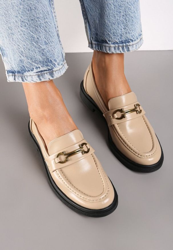 Born2be - Beżowe Płaskie Mokasyny z Metalową Klamrą Evelithia. Okazja: na co dzień, na spotkanie biznesowe. Zapięcie: klamry. Kolor: beżowy. Materiał: jeans. Styl: klasyczny, casual, biznesowy, elegancki