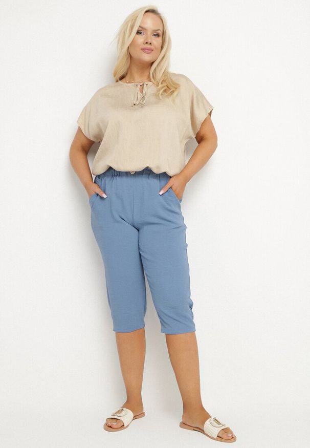 Born2be - Niebieskie Spodnie z Gumką w Pasie 7/8 Tenimira. Okazja: na co dzień, na spacer. Kolekcja: plus size. Kolor: niebieski. Styl: klasyczny, elegancki, casual