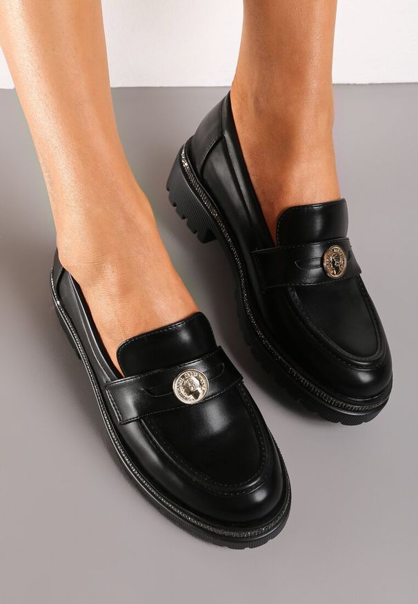 Renee - Czarne Mokasyny z Cekinami wokół Podeszwy i Złotą Klamrą Elorasia. Zapięcie: klamry. Kolor: czarny. Styl: elegancki