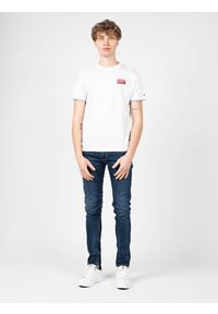 Pepe Jeans T-shirt "Sutton" | PM508504 | Sutton | Mężczyzna | Biały. Okazja: na co dzień. Kolor: biały. Materiał: bawełna. Wzór: aplikacja, nadruk. Styl: casual
