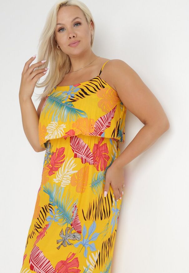 Born2be - Żółta Sukienka Morgarenna. Kolor: żółty. Długość rękawa: na ramiączkach. Wzór: aplikacja, kolorowy. Długość: midi