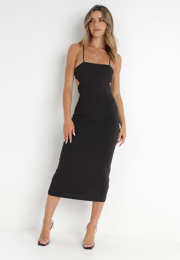 Born2be - Czarna Sukienka Matthias. Kolor: czarny. Materiał: dzianina. Długość rękawa: na ramiączkach. Wzór: gładki. Typ sukienki: kopertowe. Styl: wizytowy, klasyczny, elegancki. Długość: midi