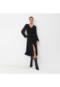 Mohito - Czarna sukienka midi - Czarny. Kolor: czarny. Długość: midi #1