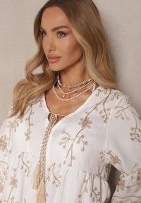 Renee - Biała Sukienka Oversize w Stylu Boho z Wiskozą Zdobiona Haftem Zenhiria. Okazja: na co dzień. Typ kołnierza: dekolt w kształcie V. Kolor: biały. Materiał: wiskoza. Wzór: aplikacja, haft. Typ sukienki: oversize. Styl: boho #2