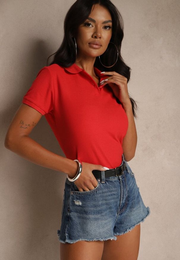 Renee - Czerwony Bawełniany T-shirt Typu Polo Arsenllia. Okazja: na co dzień. Typ kołnierza: polo. Kolor: czerwony. Materiał: bawełna. Styl: elegancki, casual, klasyczny
