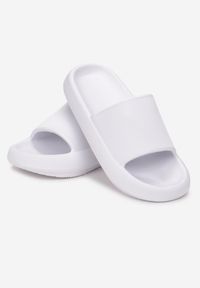 Born2be - Białe Klapki Kaseis. Nosek buta: otwarty. Kolor: biały. Materiał: dresówka, materiał