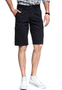 Wrangler - KRÓTKIE SPODENKI WRANGLER CARGO SHORT NAVY WASHED W15DHC49I. Materiał: materiał. Długość: krótkie. Wzór: aplikacja