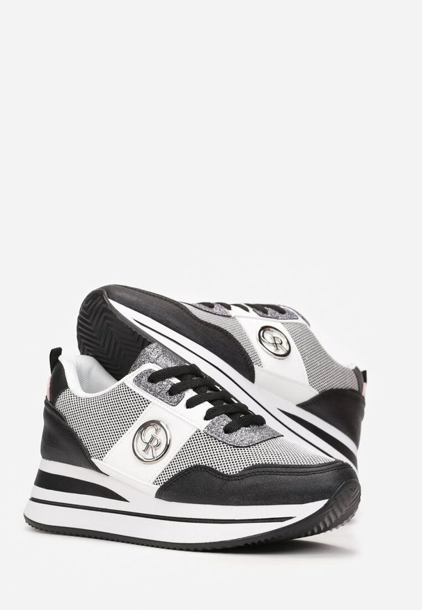 Renee - Czarne Brokatowe Sneakersy do Kostki z Dekoracyjną Klamerką Rayla. Okazja: na co dzień. Nosek buta: okrągły. Zapięcie: sznurówki. Kolor: czarny. Materiał: jeans. Sezon: wiosna, lato. Obcas: na płaskiej podeszwie