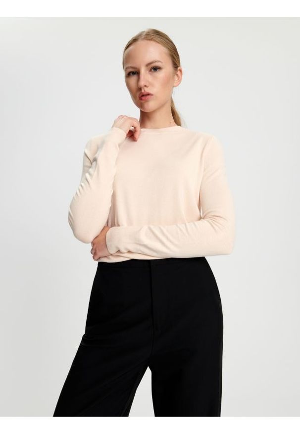 Sinsay - Sweter basic - kremowy. Kolor: kremowy. Materiał: wiskoza, skóra