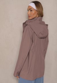 Renee - Jasnobrązowa Kurtka w Stylu Wiatrówki z Odpinanym Kapturem Ndivena. Okazja: na co dzień, na spacer. Kolor: brązowy. Materiał: jeans. Styl: sportowy, casual #4