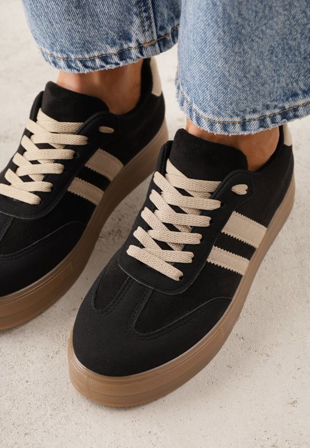 Born2be - Czarne Sneakersy na Kauczukowej Grubej Podeszwie z Paskami po Bokach Ninlili. Okazja: na co dzień. Zapięcie: pasek. Kolor: czarny. Materiał: kauczuk