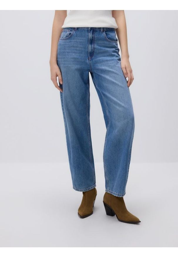 Reserved - Jeansy barrel leg - niebieski. Kolor: niebieski