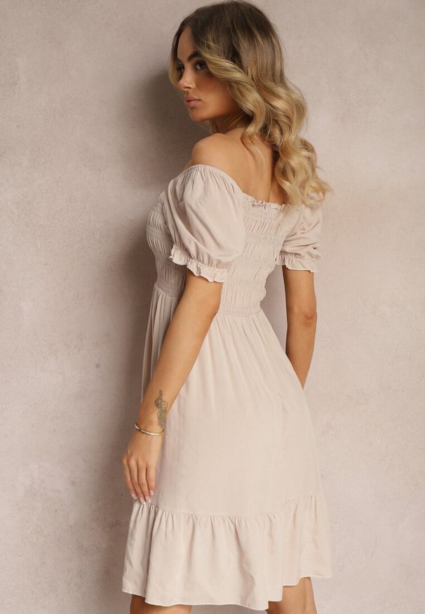 Renee - Beżowa Bawełniana Sukienka o Rozkloszowanym Kroju z Gumką przy Dekolcie Moridia. Kolor: beżowy. Materiał: bawełna. Typ sukienki: rozkloszowane. Styl: elegancki