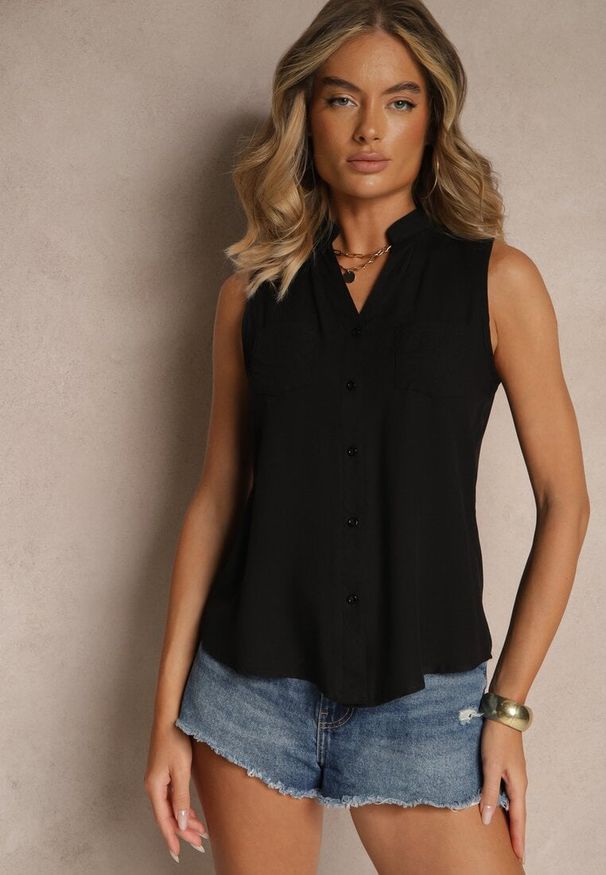 Renee - Czarna Koszula z Wiskozy z Ozdobnymi Kieszeniami Lumorinne. Okazja: na co dzień, na spotkanie biznesowe. Kolor: czarny. Materiał: wiskoza. Styl: elegancki, biznesowy, casual