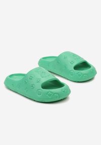 Born2be - Zielone Piankowe Klapki na Grubszej Podeszwie z Tłoczoną Cholewką Zavina. Okazja: na plażę, do domu. Kolor: zielony. Materiał: dresówka. Sezon: lato. Styl: elegancki #5