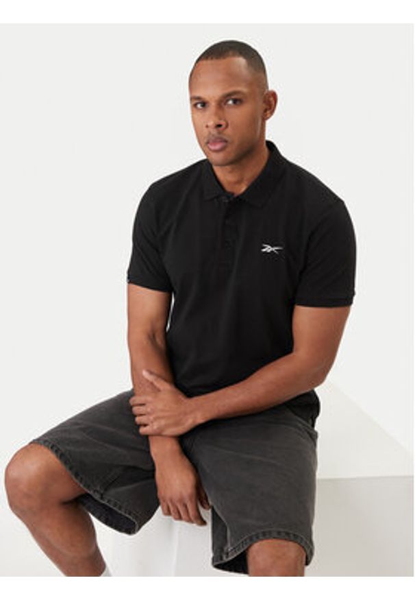 Reebok Polo Breen RK25562CCM Czarny Regular Fit. Typ kołnierza: polo. Kolor: czarny. Materiał: bawełna