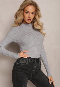 Renee - Szary Sweter z Golfem w Prążki Ozdobiony Guzikami Panve. Typ kołnierza: golf. Kolor: szary. Materiał: tkanina, dzianina. Długość rękawa: długi rękaw. Długość: długie. Wzór: prążki, aplikacja #4