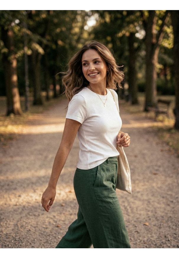 Sinsay - Bawełniana koszulka z gęstego splotu Interlock - biały. Kolor: biały. Materiał: bawełna. Wzór: ze splotem