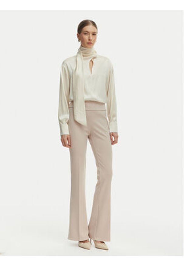 Rinascimento Spodnie materiałowe CFC0127875003 Beżowy Straight Fit. Kolor: beżowy. Materiał: syntetyk