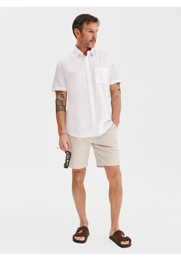 Pako Lorente - PAKO LORENTE - Lniana biała koszula z krótkim rękawem. Kolor: biały, niebieski. Materiał: len. Długość rękawa: krótki rękaw. Długość: krótkie. Wzór: gładki. Sezon: wiosna