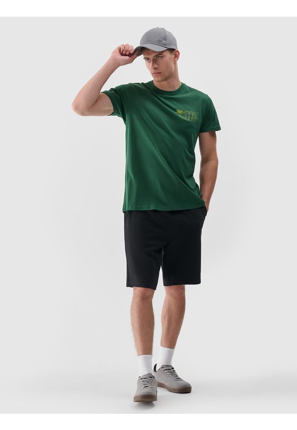 4f - 4F T-shirt regular z nadrukiem męski - zielony L. Okazja: na co dzień. Kolor: zielony. Materiał: bawełna, jersey, dzianina. Długość rękawa: krótki rękaw. Długość: krótkie. Wzór: nadruk. Styl: sportowy, casual, klasyczny
