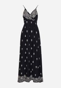 Born2be - Granatowa Bawełniana Sukienka Rozkloszowana z Kopertowym Dekoltem i Wiązaniem Revevra. Okazja: na randkę, na co dzień. Typ kołnierza: dekolt kopertowy. Kolor: niebieski. Materiał: bawełna. Długość rękawa: na ramiączkach. Typ sukienki: kopertowe. Styl: casual #4