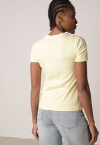 Born2be - Żółty Bawełniany T-shirt w Klasycznym Stylu Nedila. Kolor: żółty. Materiał: bawełna. Długość: długie. Styl: klasyczny #5