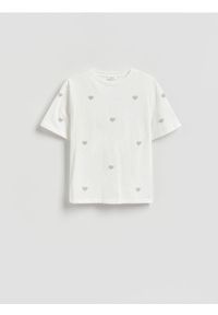 Reserved - T-shirt z aplikacją - biały. Kolor: biały. Materiał: dzianina, bawełna. Wzór: aplikacja #1