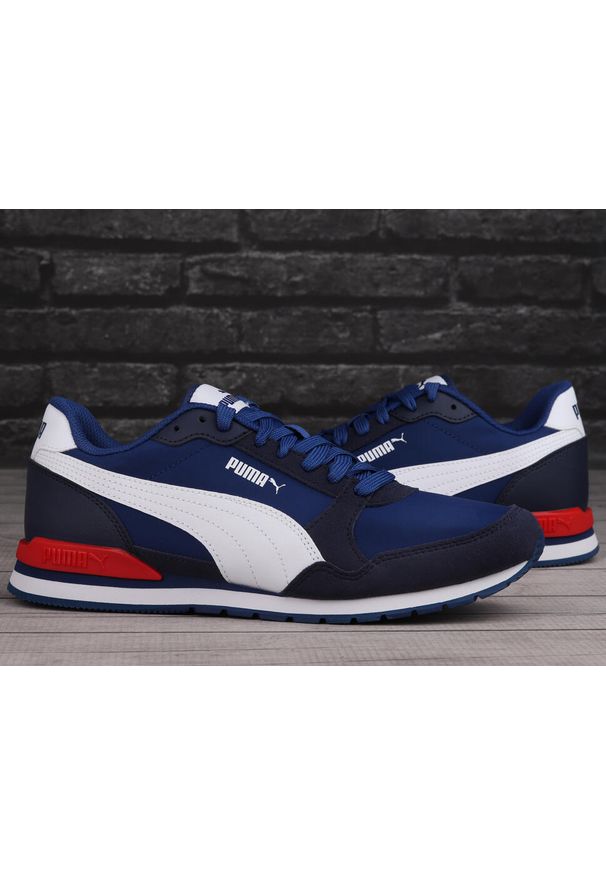 Puma - Buty męskie miejskie do chodzenia ST RUNNER V3 NL. Zapięcie: sznurówki. Kolor: biały, czerwony, wielokolorowy, niebieski. Materiał: tkanina, mesh, skóra ekologiczna, materiał, syntetyk. Szerokość cholewki: normalna. Sport: turystyka piesza