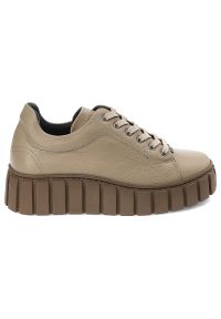 Beżowe Sneakersy Karino Modne Obuwie Damskie. Okazja: na co dzień, na spacer. Zapięcie: sznurówki. Kolor: beżowy. Materiał: guma, skóra. Obcas: na platformie. Sport: turystyka piesza