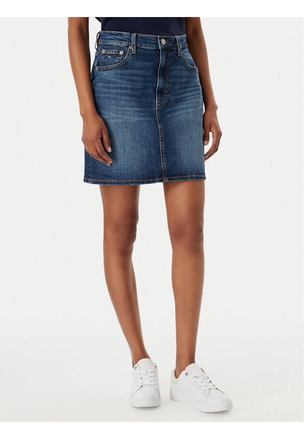 Tommy Jeans Spódnica jeansowa DW0DW22714 Niebieski Straight Fit. Kolor: niebieski. Materiał: bawełna