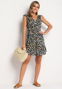 Born2be - Granatowa Rozkloszowana Bawełniana Sukienka w Kwiaty z Gumką w Pasie Evieles. Okazja: na co dzień, na spacer. Typ kołnierza: dekolt w kształcie V. Kolor: niebieski. Materiał: bawełna. Wzór: kwiaty. Sezon: wiosna, lato. Styl: klasyczny, casual #5