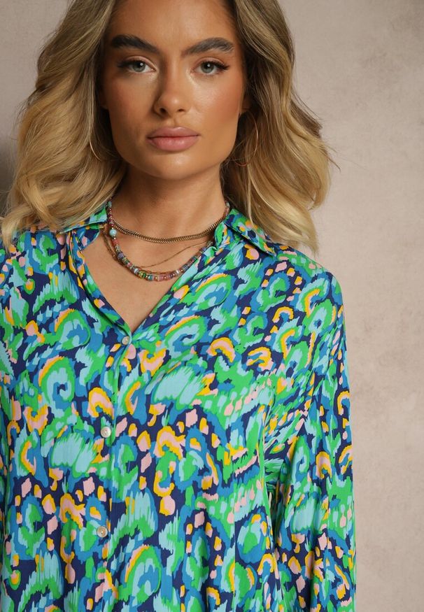 Renee - Zielona Koszula w Abstrakcyjny Print z Rękawami z Możliwością Podpięcia Ridirea. Okazja: na co dzień. Kolor: zielony. Materiał: jeans. Wzór: nadruk. Styl: elegancki, casual