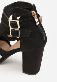 Born2be - Czarne Sandały na Słupkowym Obcasie Perforacją z Imitacji Zamszu Lyrique. Okazja: na spacer, na spotkanie biznesowe. Kolor: czarny. Materiał: zamsz. Obcas: na obcasie. Styl: biznesowy, elegancki. Wysokość obcasa: średni #3