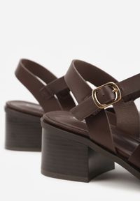 Renee - Ciemnobrązowe Sandały na Słupku Ozdobione Wycięciami Rharlan. Zapięcie: sprzączka. Kolor: brązowy. Wzór: aplikacja. Sezon: lato. Obcas: na słupku. Styl: elegancki. Wysokość obcasa: średni #5