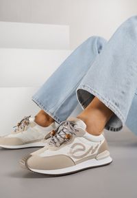 Renee - Beżowe Sneakersy Ozdobione Geometrycznym Motywem Phiaronei. Okazja: na co dzień. Kolor: beżowy. Materiał: jeans. Wzór: geometria, aplikacja #1