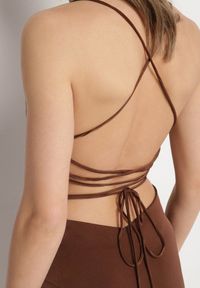 Born2be - Brązowa Asymetryczna Sukienka Vices z Odkrytymi Plecami i Gorsetowym Wiązaniem Natifalia. Typ kołnierza: dekolt gorset. Kolor: brązowy. Typ sukienki: asymetryczne, gorsetowe. Styl: elegancki #5