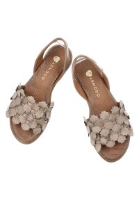 Sandały damskie Armodo, cholewka ze skóry naturalnej licowej z paskiem wokół pięty odkryty przód na płaskiej podeszwie, beżowe, 40468. Zapięcie: pasek. Kolor: beżowy. Materiał: skóra. Obcas: na płaskiej podeszwie #4