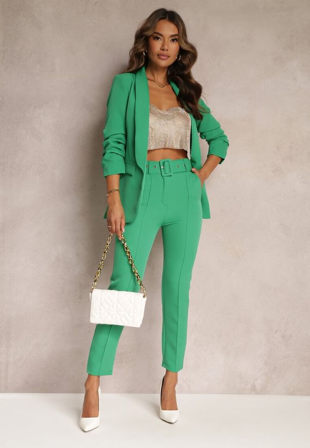 Renee - Zielona Gładka Marynarka z Rękawami 7/8 i Klapami Adylia. Okazja: do pracy, na co dzień, na spotkanie biznesowe. Kolor: zielony. Materiał: jeans. Wzór: gładki. Styl: casual, elegancki, biznesowy