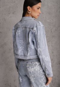 Renee - Niebieska Jeansowa Kurtka Cropped z Bawełną i Wiskozą w Kwiatowy Print Malwira. Okazja: na co dzień. Kolor: niebieski. Materiał: jeans, wiskoza, bawełna. Wzór: kwiaty, nadruk. Sezon: wiosna. Styl: casual #3
