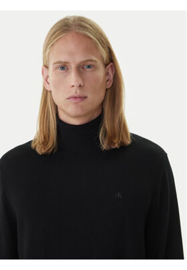 Calvin Klein Golf LV04LD317G Czarny Regular Fit. Typ kołnierza: golf. Kolor: czarny. Materiał: wełna