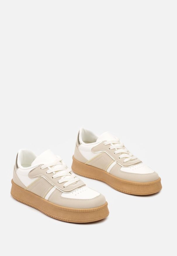 Renee - Beżowo-Białe Sneakersy na Płaskiej Podeszwie Ozdobione Przeszyciami i Perforacją Nealiora. Okazja: na co dzień. Nosek buta: okrągły. Kolor: beżowy. Materiał: jeans. Wzór: aplikacja. Obcas: na płaskiej podeszwie